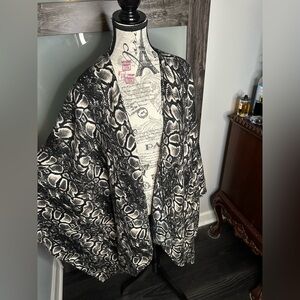 Mixit Monochrome Snake Print Shrug Poncho